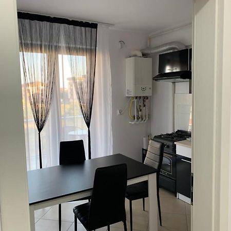 Luxury Studio Bucharest Luaran gambar